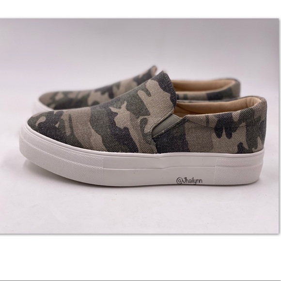 Light khaki Camo slip on sneaker - Picture 3 of 4